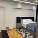 شقه فندقيه مفروشه للعائلات مكيفه للإيجار اليومي والشهري بجوار ستي استارز