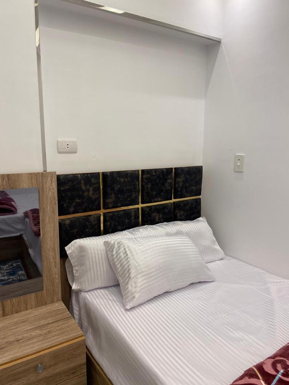 Apartment شقه فندقيه مفروشه للعائلات مكيفه للإيجار اليومي والشهري بجوار ستي استارز Cairo